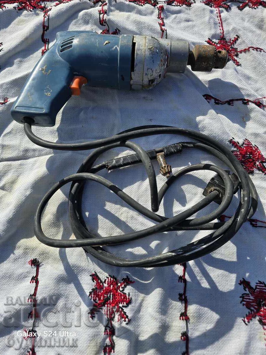 Mașină de găurit din Lovech în stare perfectă de funcționare. Cablu de 3 metri cu întrerupător