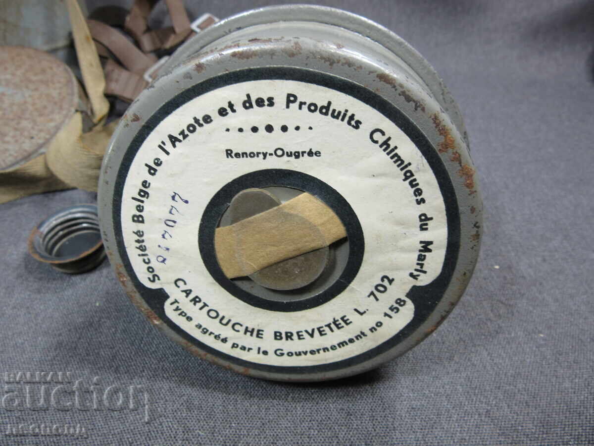 Livrarea VECHE MASCĂ DE GAZE MILITARĂ MODEL L.702 SET COMPLET CU CUTIE