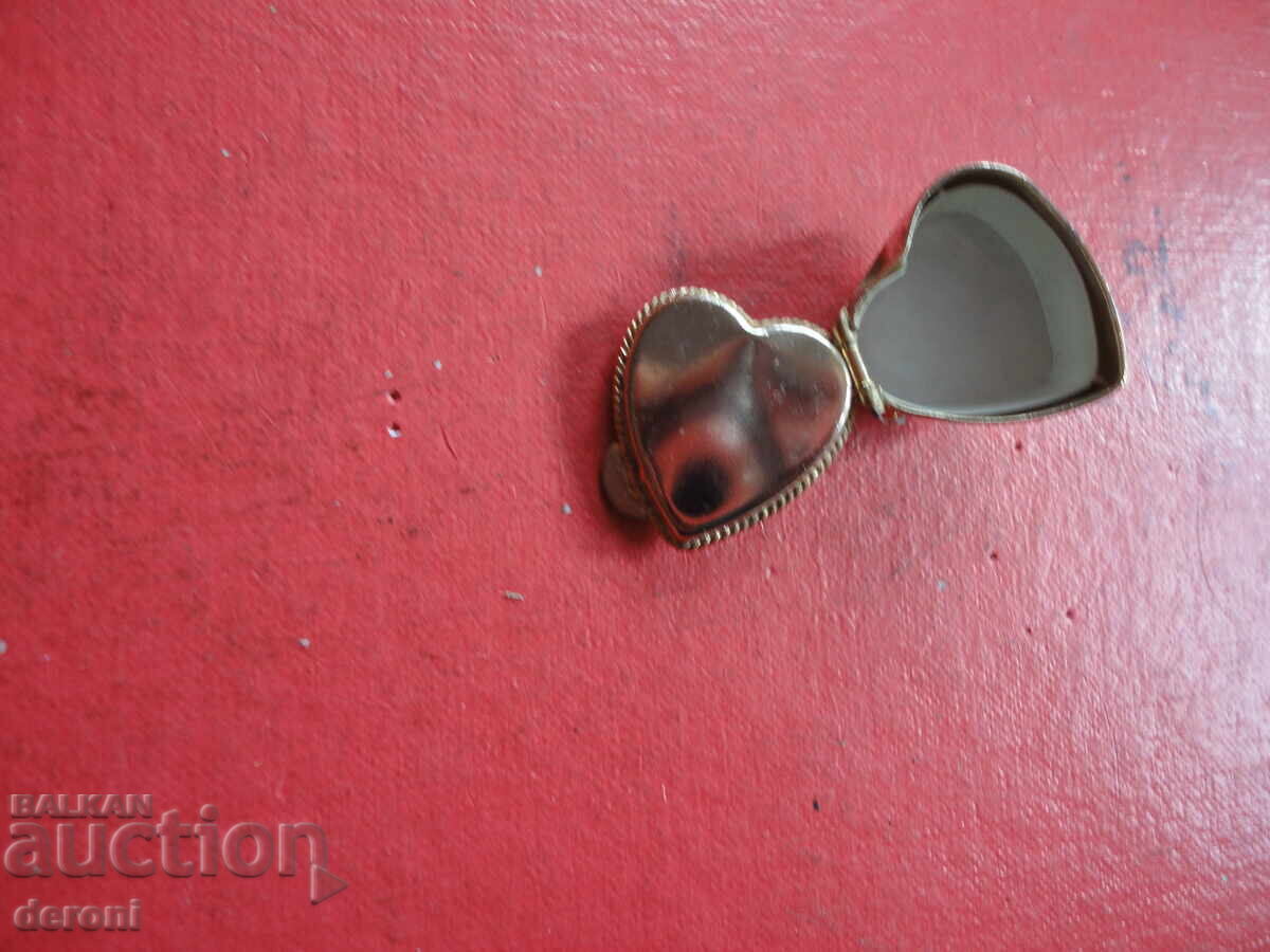 Δημοπρασία Μεταλλική θήκη για χάπια ή κοσμήματα με σμάλτο 33