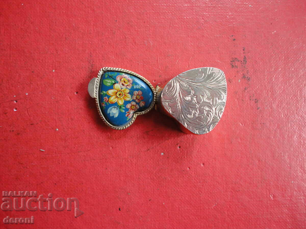 Παράδοση Μεταλλική θήκη για χάπια ή κοσμήματα με σμάλτο 33