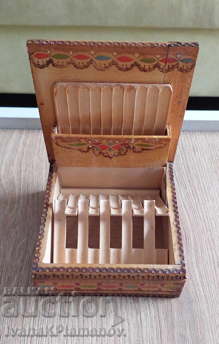 Cutie din lemn pirogravată retro pentru colecționari cu preț € 12.00 | 23.47 BGN