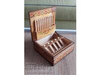 Cutie din lemn pirogravată retro pentru colecționari