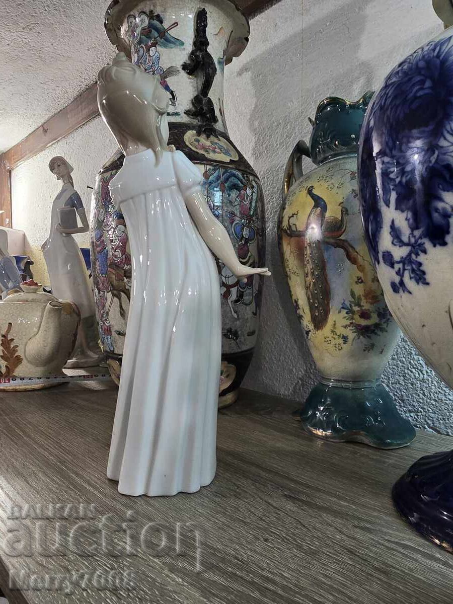 Auction  Porcelain figurine by the brand NAO by Lladro!