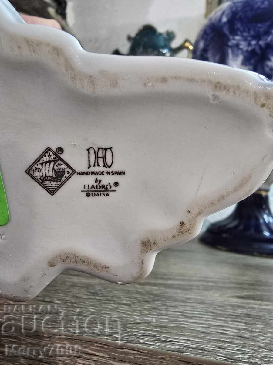 Παράδοση Πορσελάνινη φιγούρα της μάρκας NAO by Lladro!