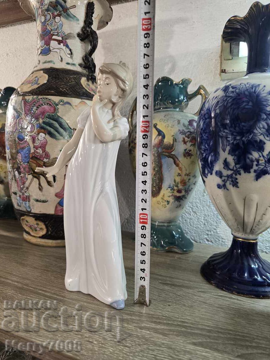 Porcelain figurine by the brand NAO by Lladro! - 5