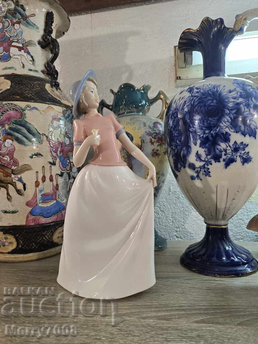 Produs de NAO by Lladro, lucrat manual în Spania !!! cu preț € 0.01 | 0.02 BGN