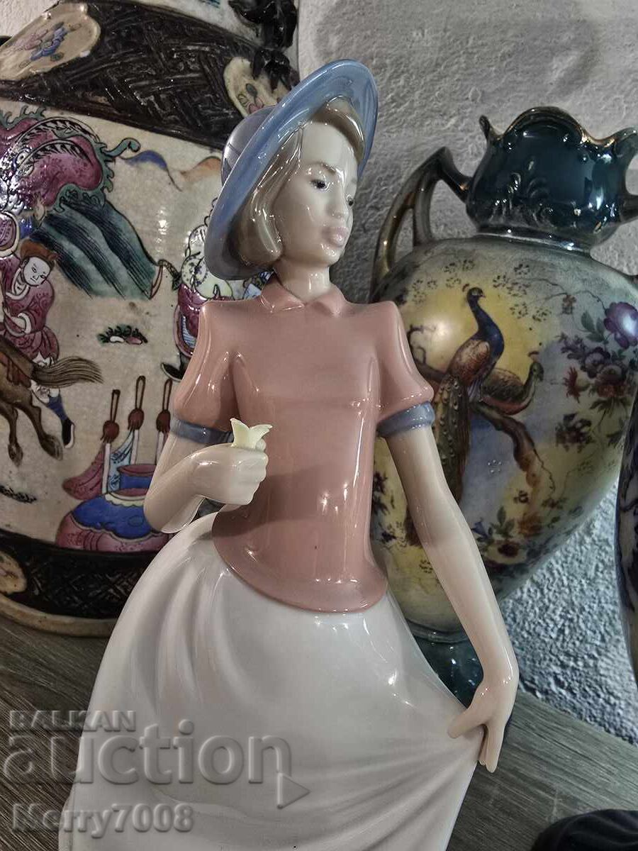Κατασκευασμένο από τη NAO by Lladro, χειροποίητο στην Ισπανία !!!