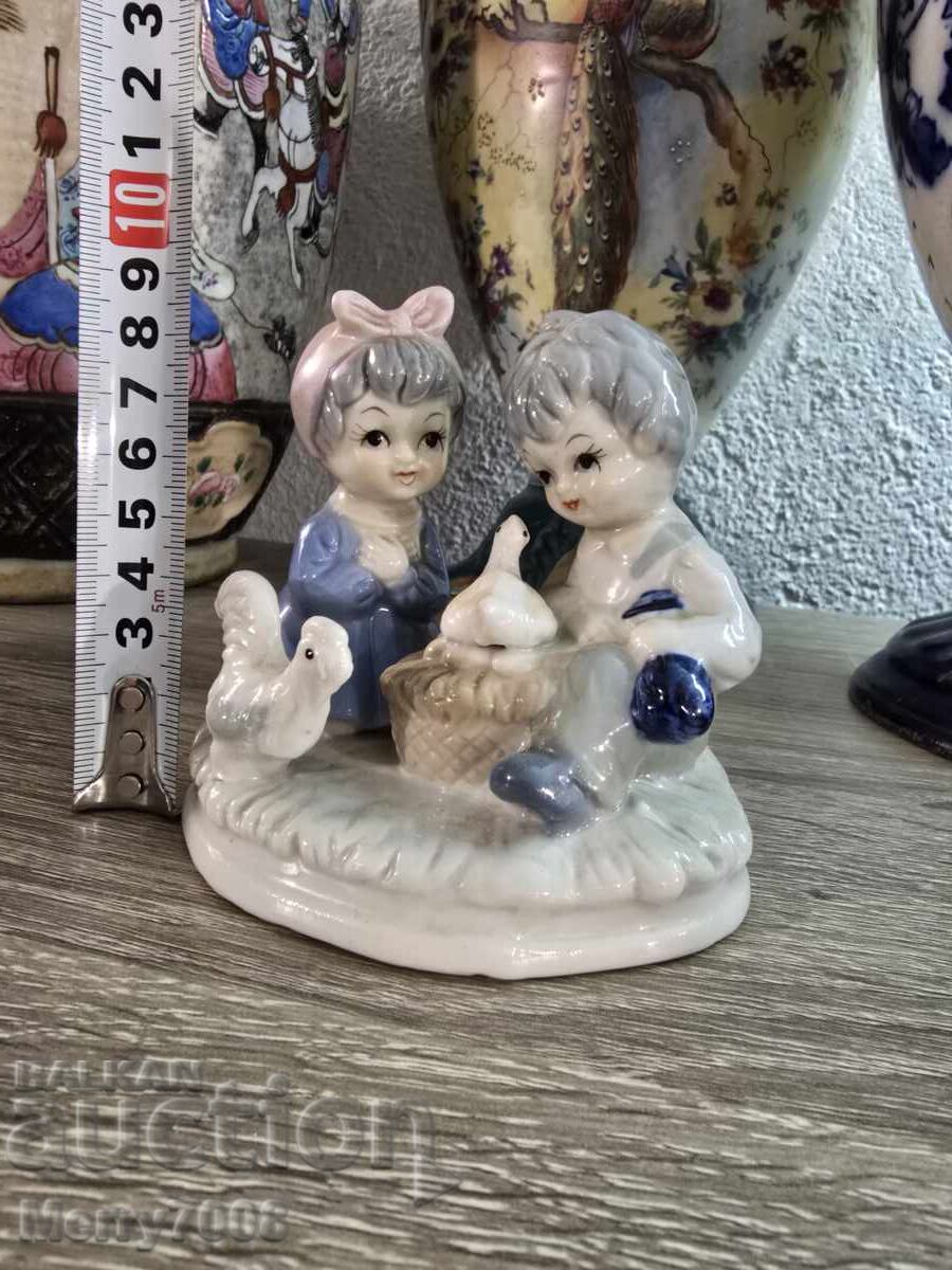 Συλλεκτική πορσελάνινη φιγούρα που απεικονίζει δύο μικρά παιδιά - 5 Συλλεκτική πορσελάνινη φιγούρα που απεικονίζει δύο μικρά παιδιά - 5