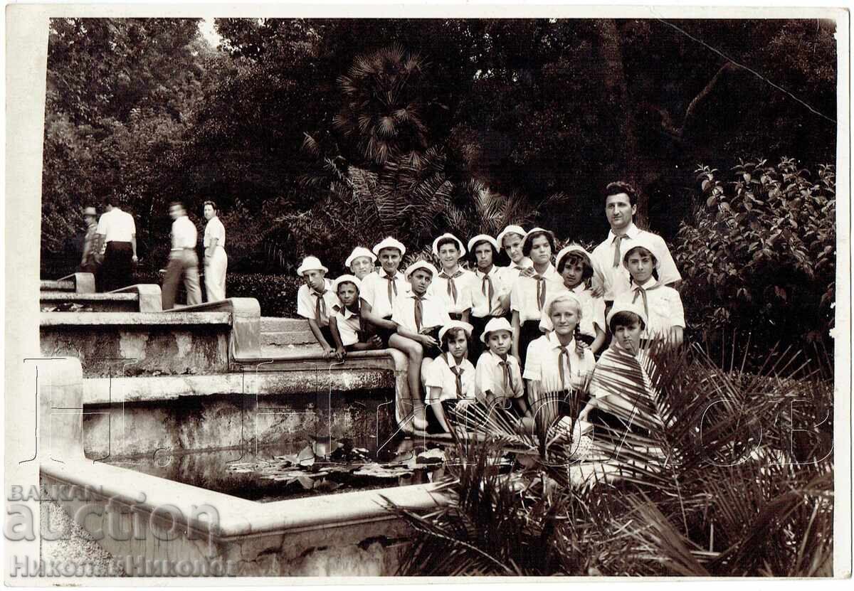1958 FOTOGRAFIE VECHE MARE CRIMEEA GURZUF FESTIVAL AL PIONIERILOR J600