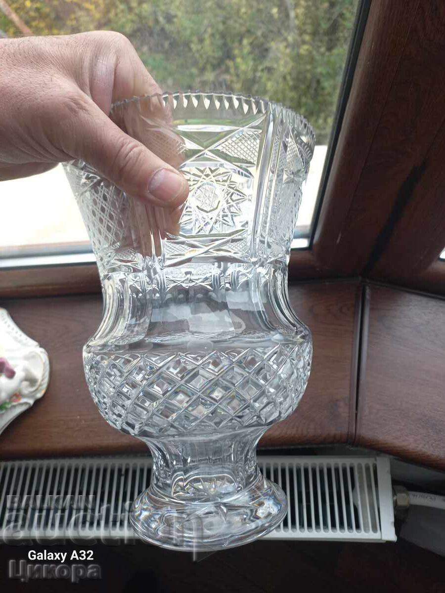 Доставка на ГОЛЯМА КРИСТАЛНА ВАЗА КУПА