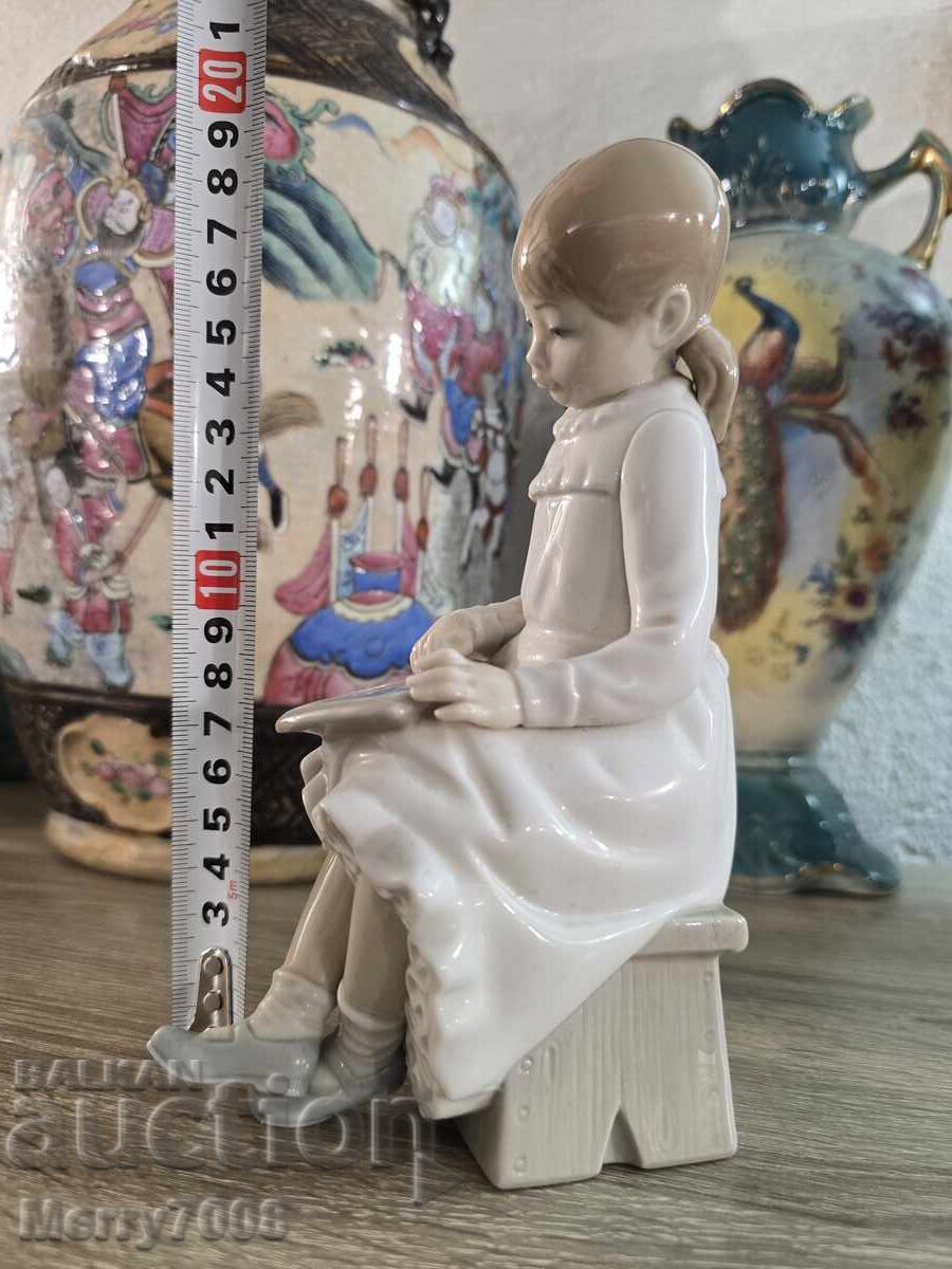 Συλλεκτική πορσελάνινη φιγούρα από τη μάρκα NAO by Lladro - 6