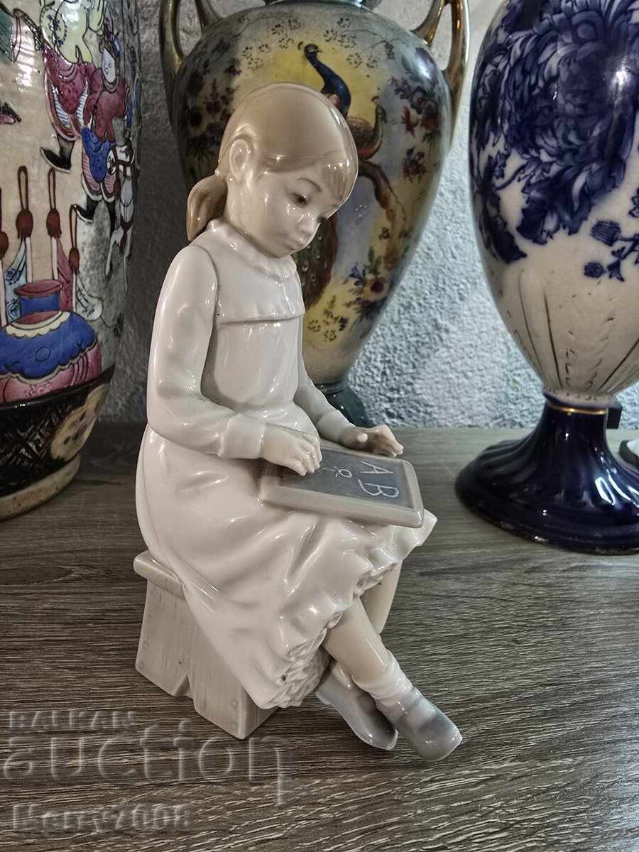 Figurină de colecție din porțelan marca NAO by Lladro