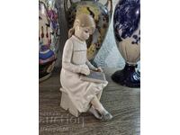 Collectible porcelain figurine from the brand NAO by Lladro