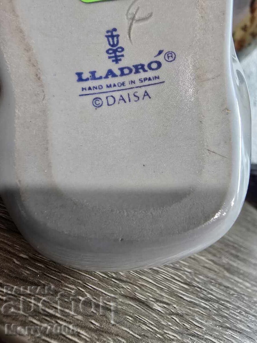 Delivery of Collectible Lladro porcelain figurine !!!