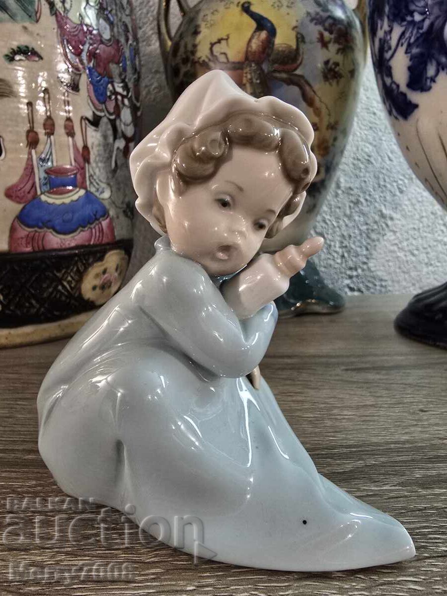 Collectible Lladro porcelain figurine !!!