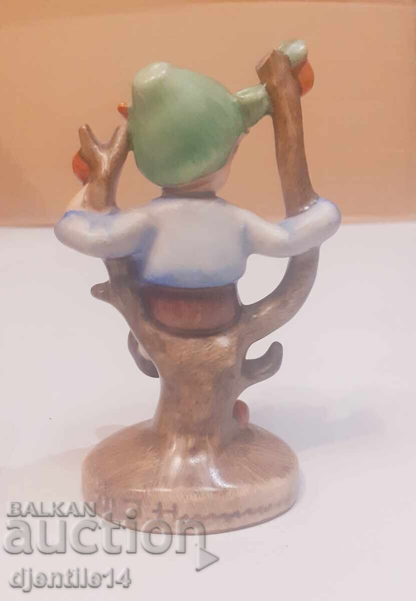 Παράδοση Πορσελάνινη φιγούρα Hummel