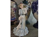 "Golden Age" на Coalport, "Beatrice at the Garden Party"