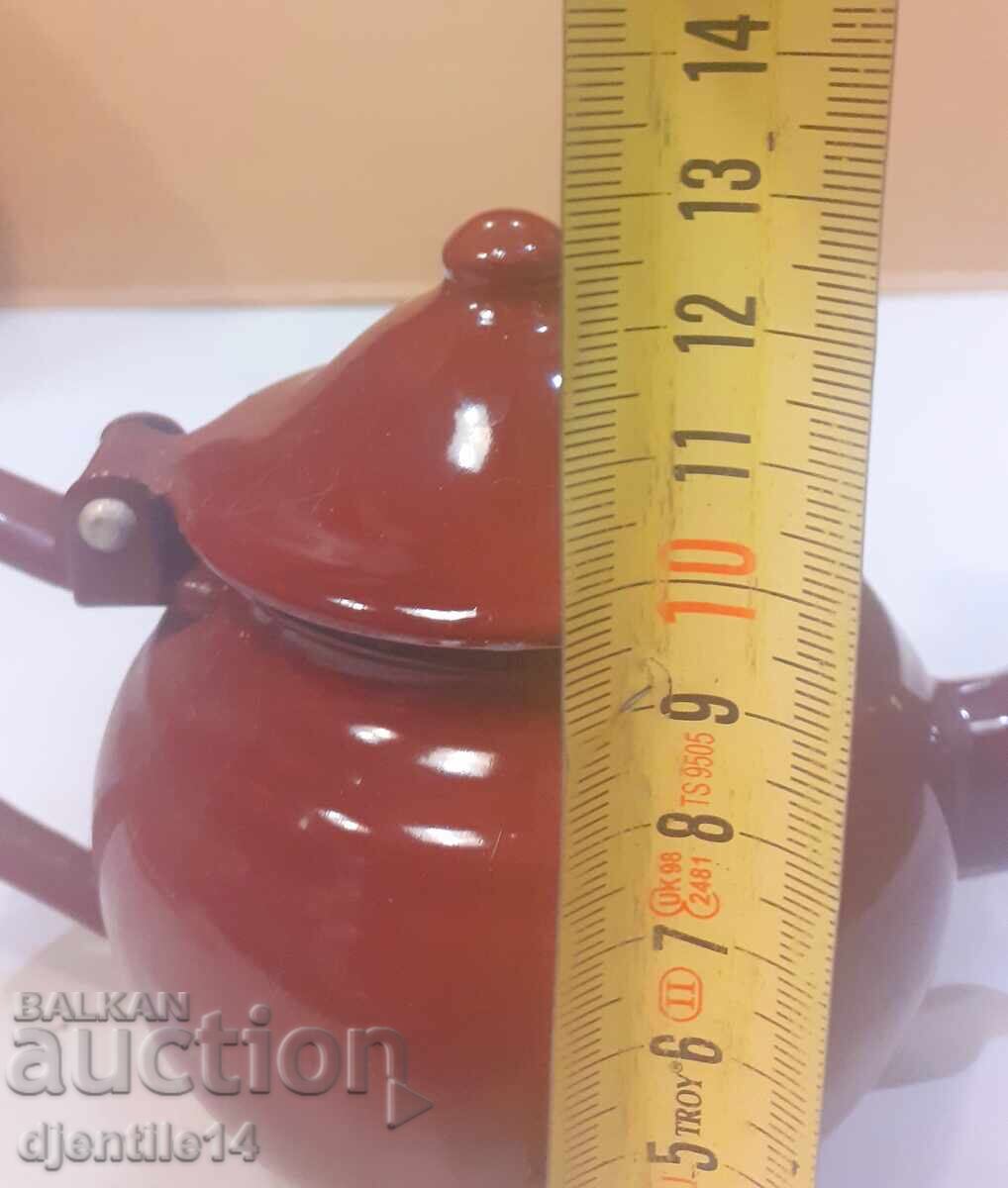 Delivery of Small teapot from the socialist era