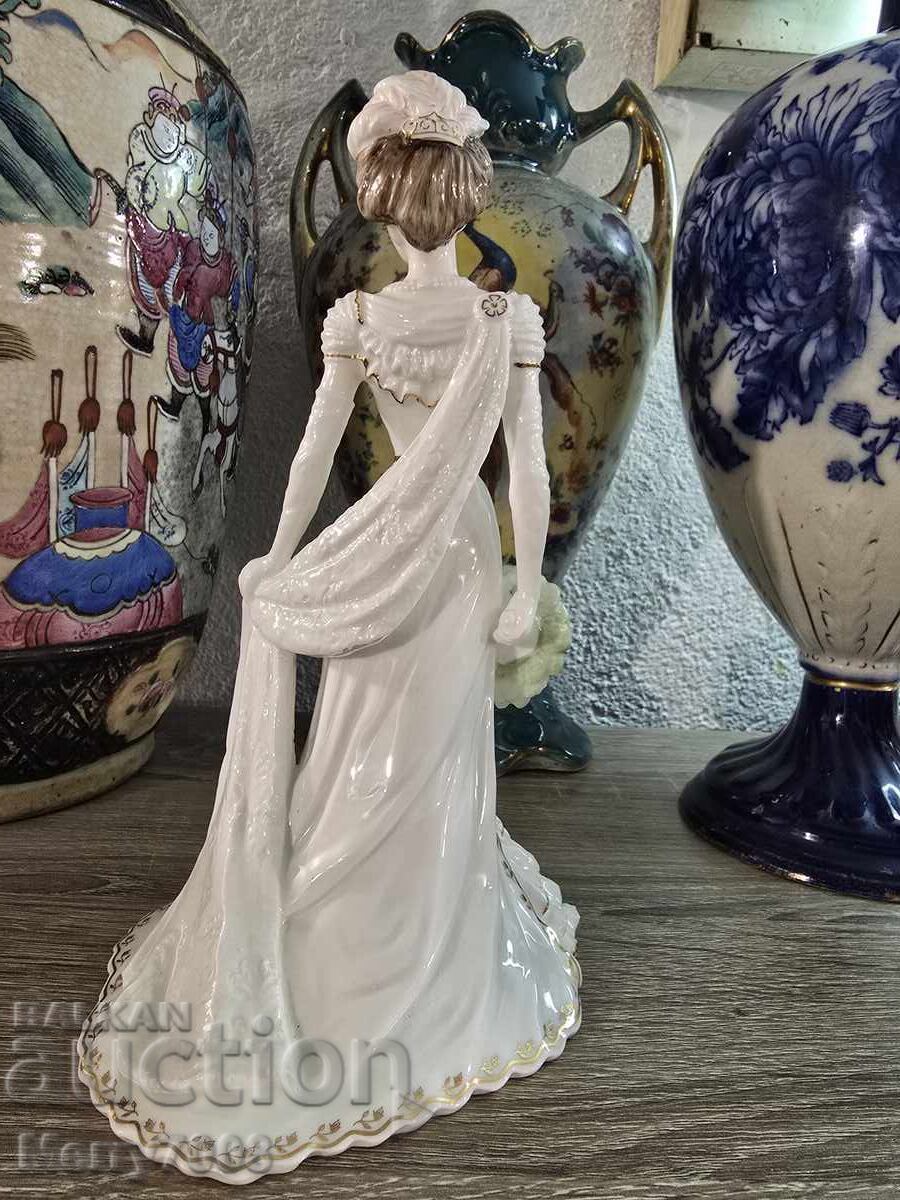 Licitație „Golden Age” de la Coalport, „Charlotte – A Royal Debut” Licitație „Golden Age” de la Coalport, „Charlotte – A Royal Debut”