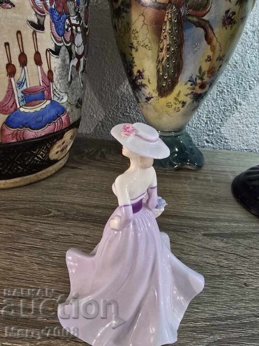 Coalport, „Wedgwood Rooms”. Modelul este „Loretta”! cu preț € 50.00 | 97.79 BGN Coalport, „Wedgwood Rooms”. Modelul este „Loretta”! cu preț € 50.00 | 97.79 BGN