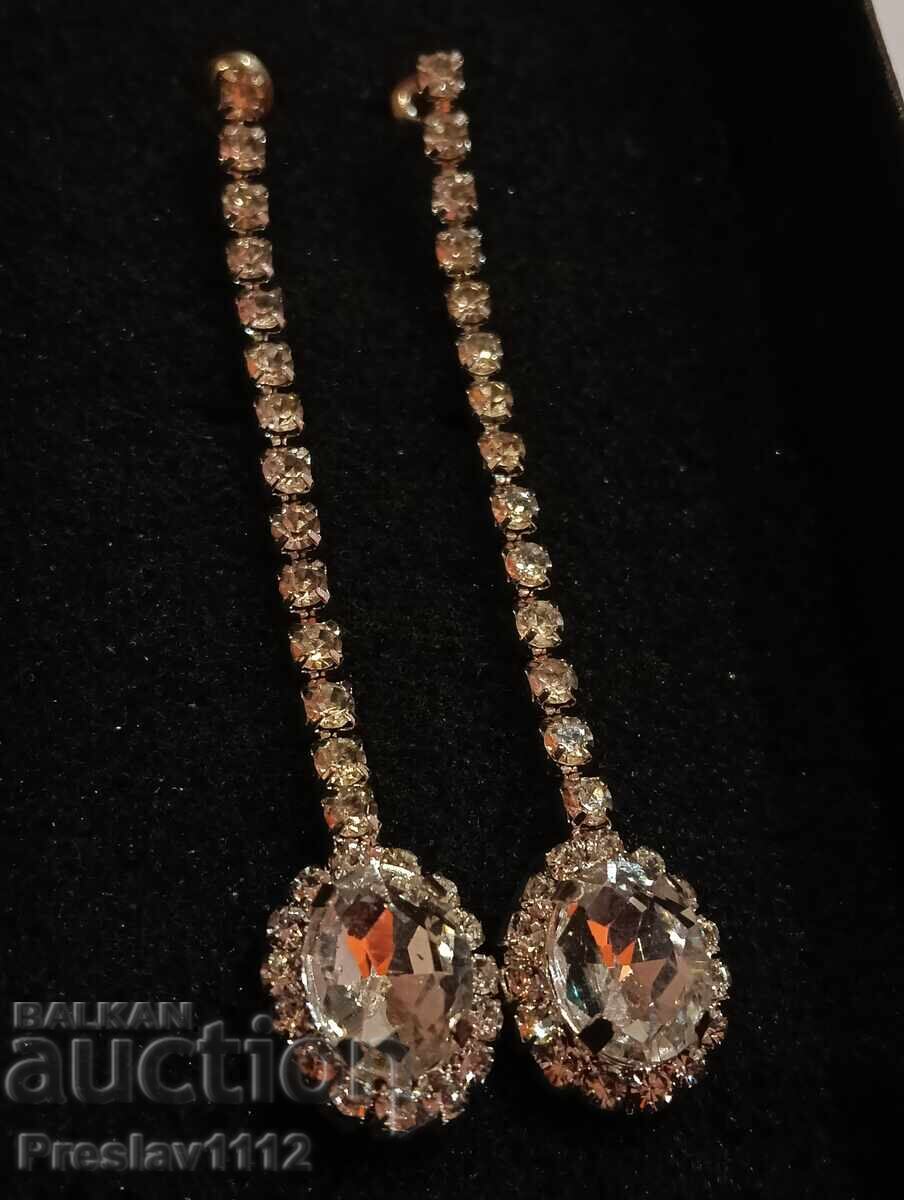 Livrarea Cercei lungi argintați cu zirconii