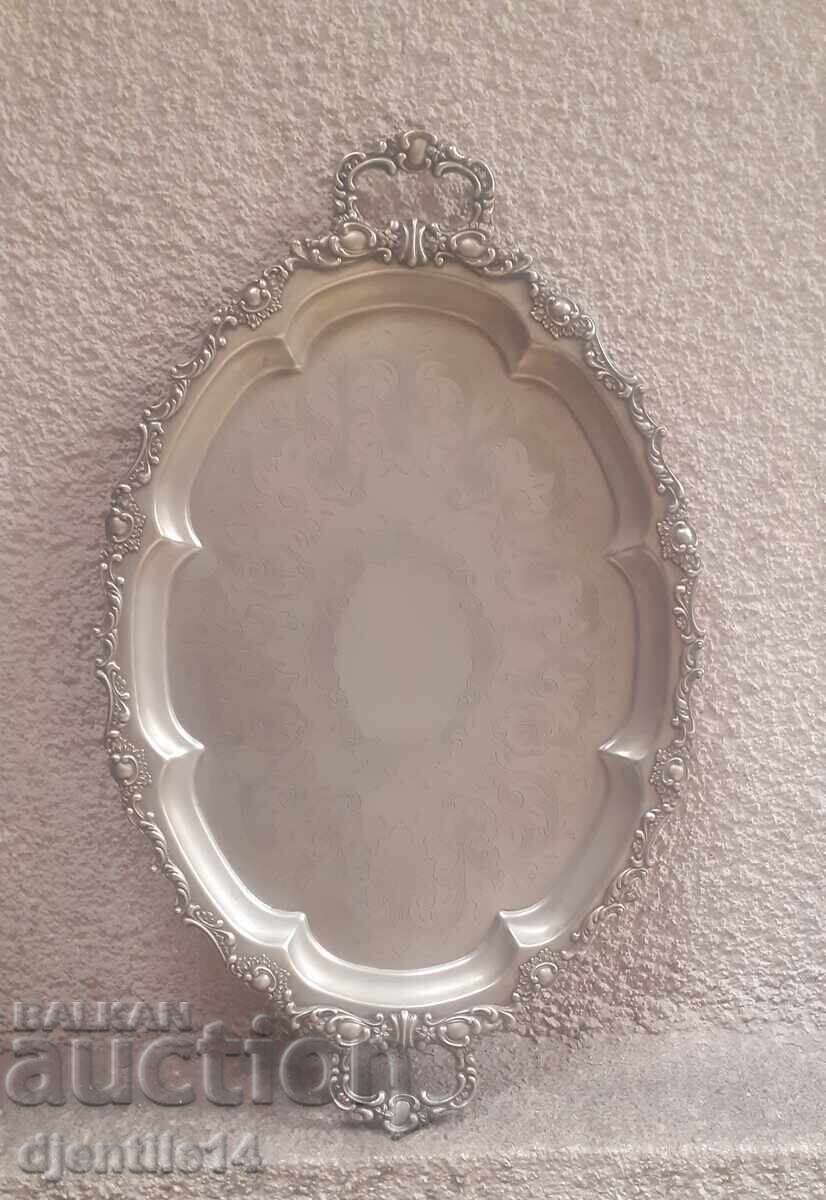 Tavă mare marcată frumoasă