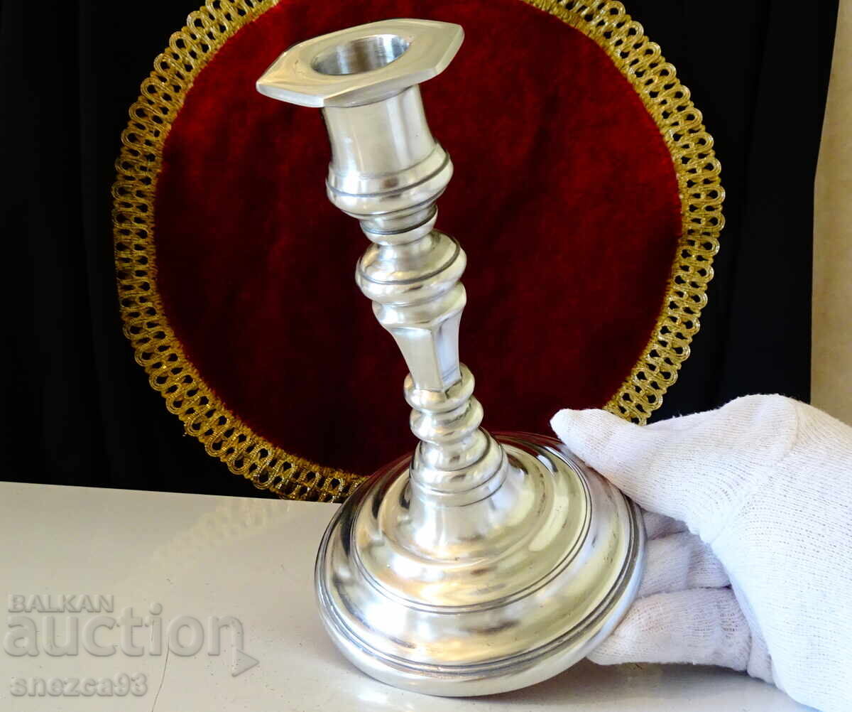 Sfeșnic edwardian din cositor 520 g