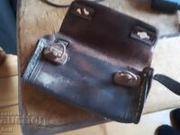 Много стара кожена чантичка за велосипед