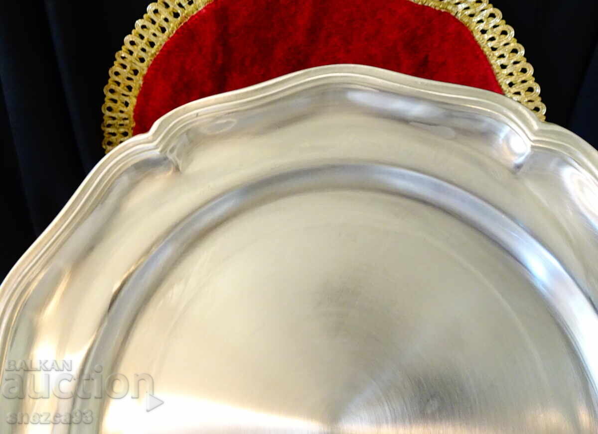 Farfurie decorativă din cositor pentru perete, gravură, imagine, 505 g cu preț € 14.99 | 29.32 BGN