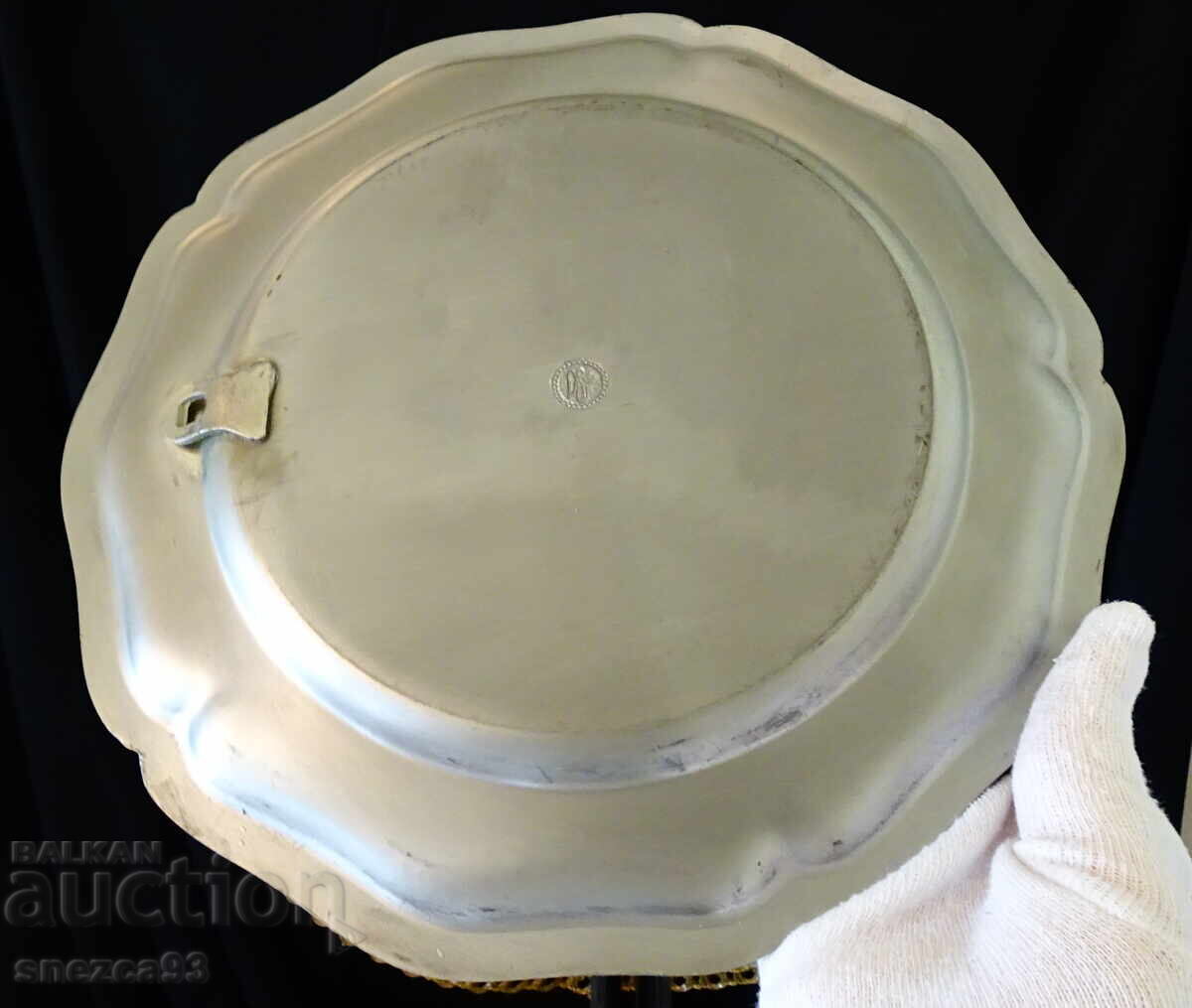 Licitație Farfurie decorativă din cositor pentru perete, gravură, imagine, 505 g