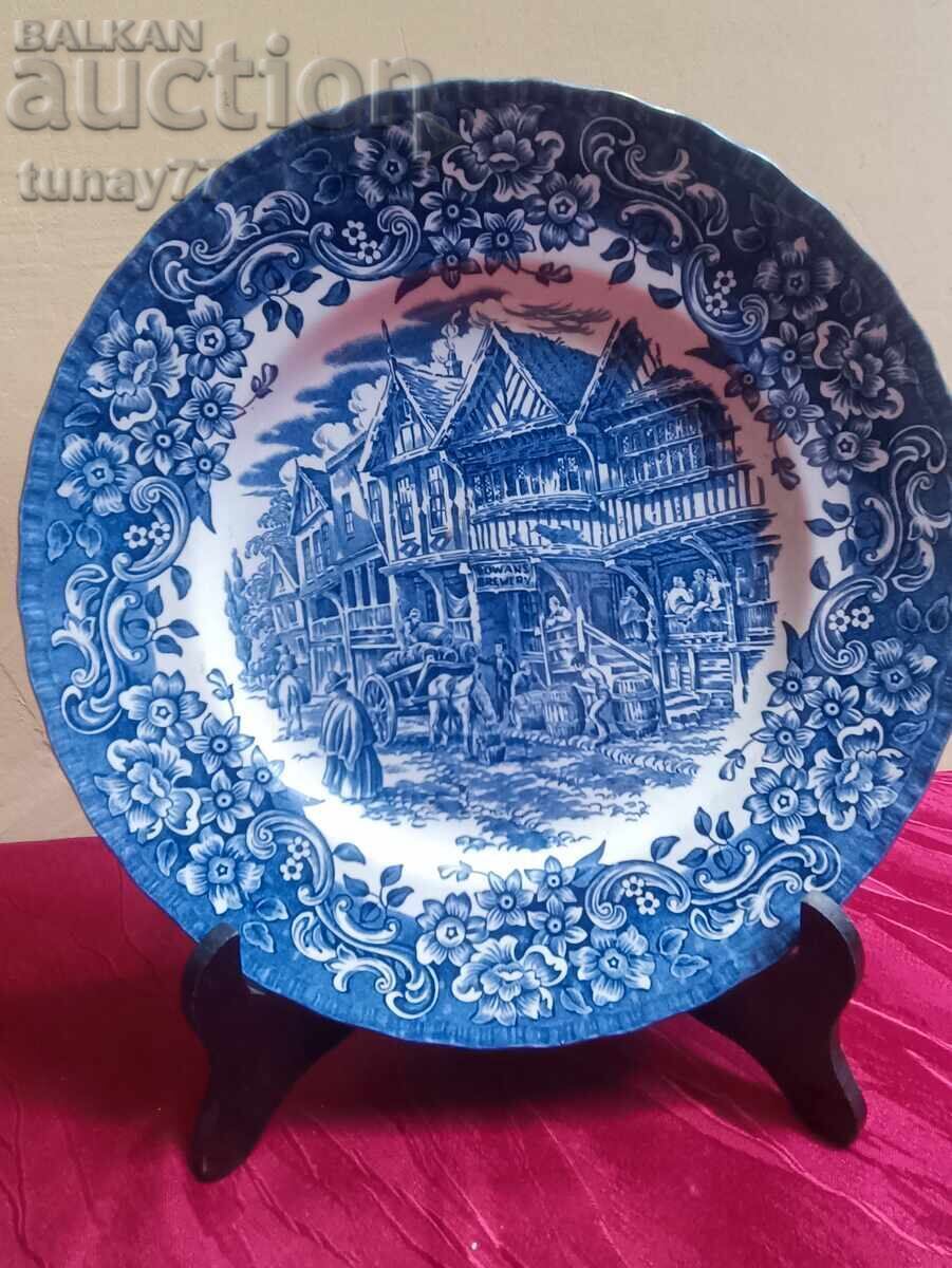 Чиния  Рядък колекционерски порцелан с маркировка  ENGLAND