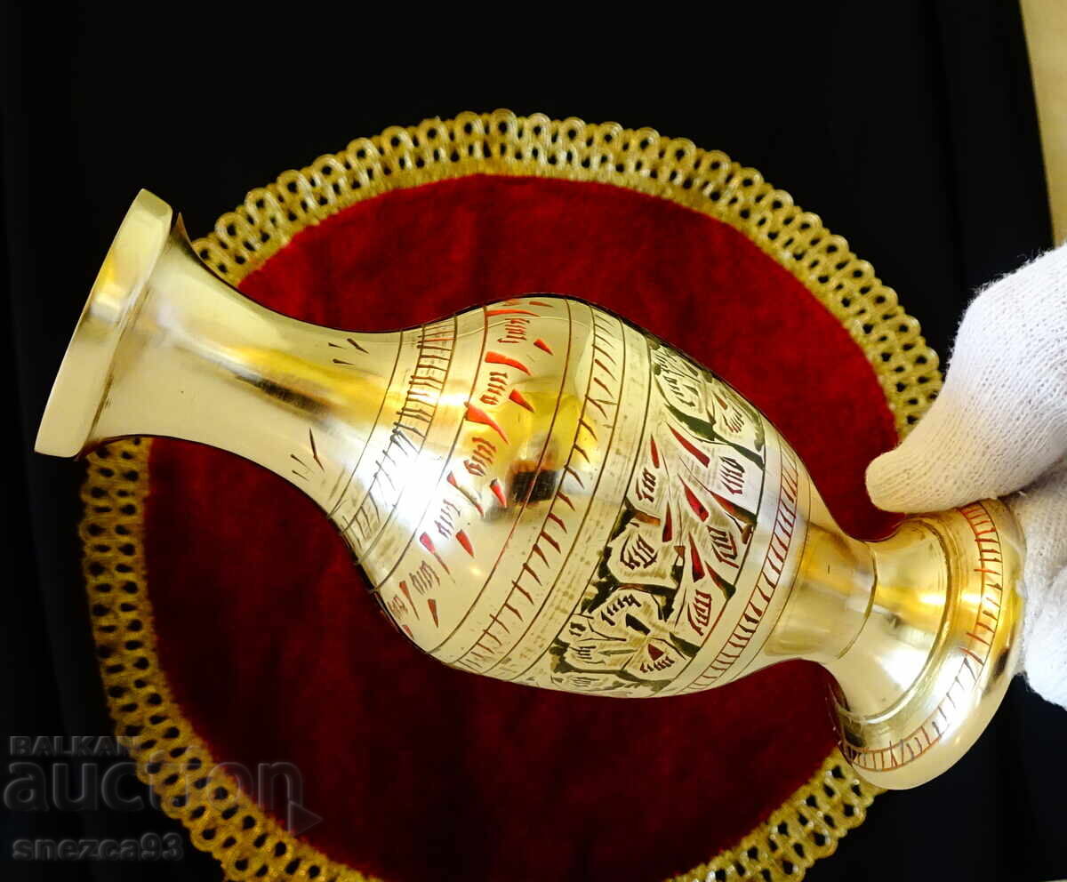 Vază din bronz pentru un trandafir, email cloisonné, ștanțată cu preț € 11.99 | 23.45 BGN