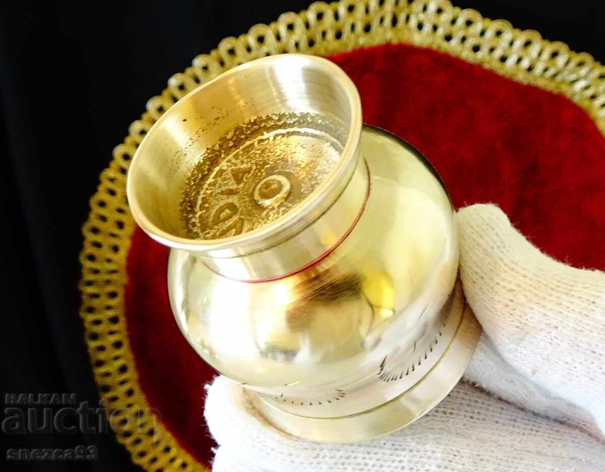 Аукцион Бронзова чаша на столче,за ракия,ликьор.