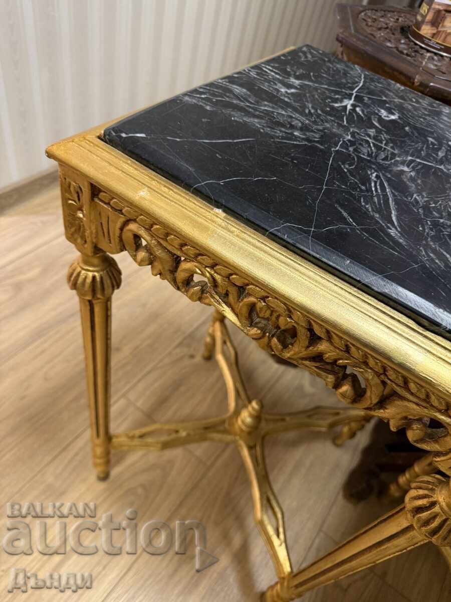 Măsuțe antice de colecție cu preț € 300.00 | 586.75 BGN