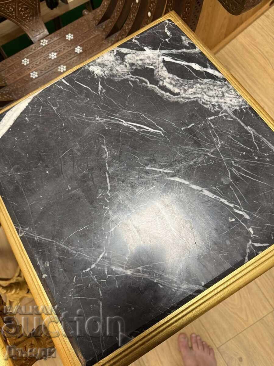 Licitație Măsuțe antice de colecție