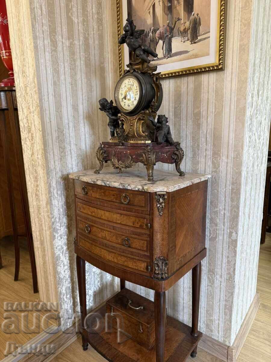 Dulăpior antic din marmură