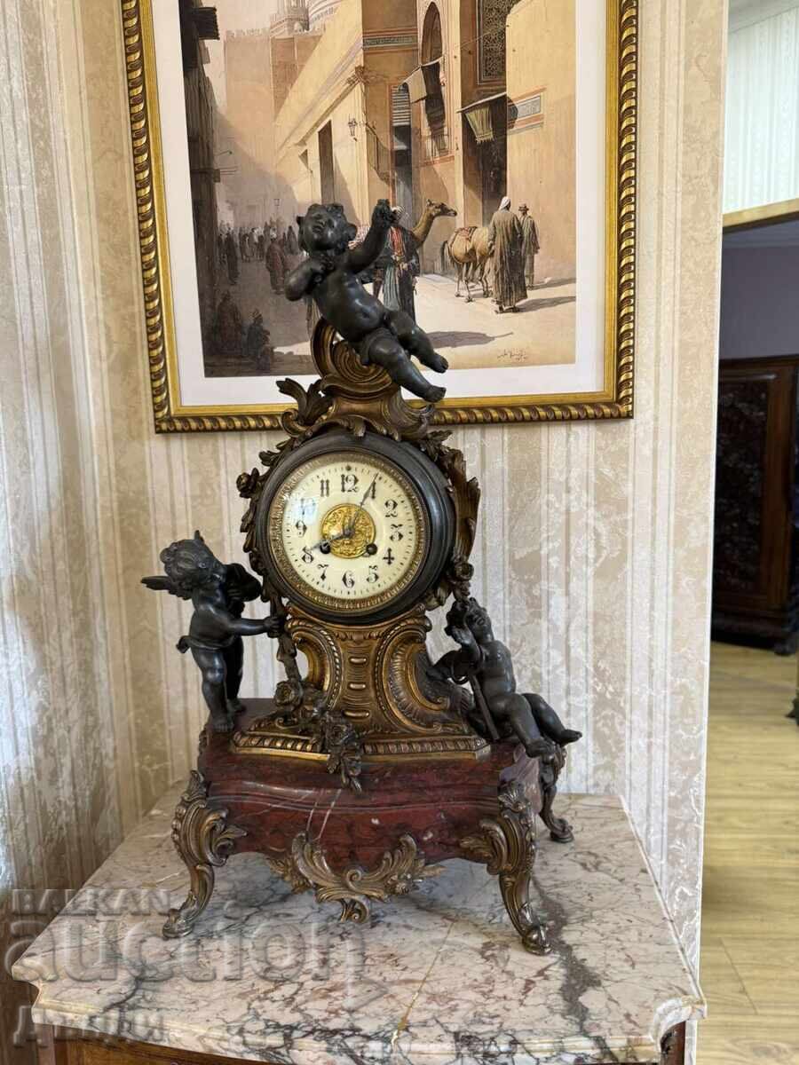 Старинен настолен каминен часовник