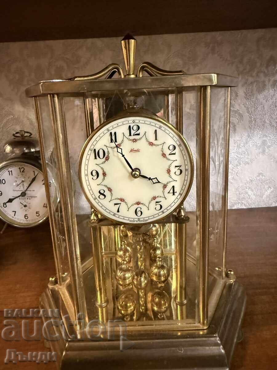 Ceas vechi original de patru sute de zile