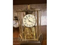 Ceas vechi original de patru sute de zile