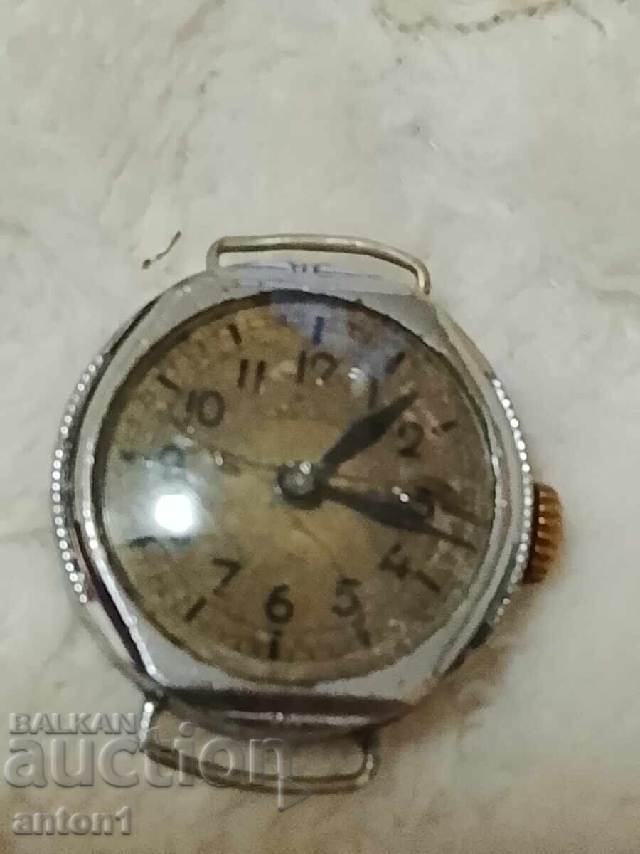 Стар часовник с цена € 20.00 | 39.12 лв.