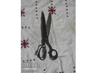 Foarfecă uriașă. Aceasta este o foarfecă profesională veche de croitorie