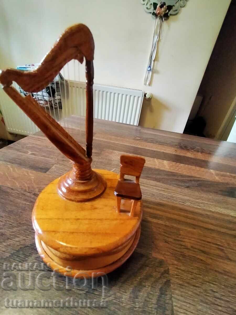 дървена музикална кутия с цена € 25.00 | 48.90 лв.