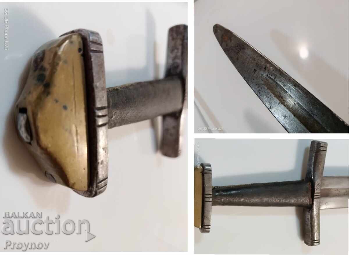 Livrarea Masivă replică a unei săbii medievale