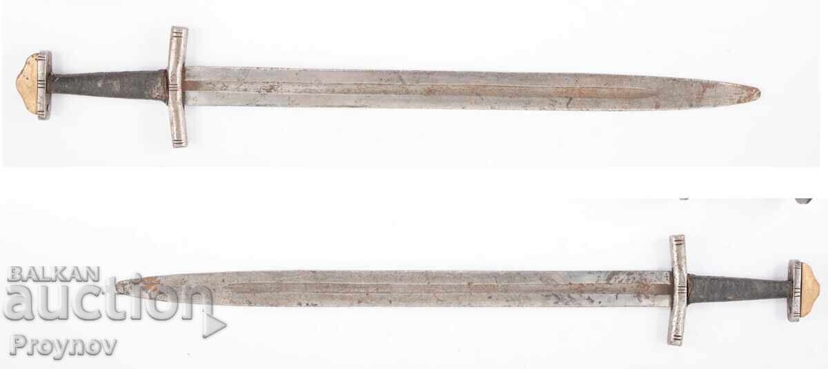 Masivă replică a unei săbii medievale