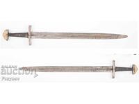 Масивен реплика на средновековен меч