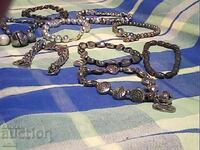 πολλά βραχιόλια