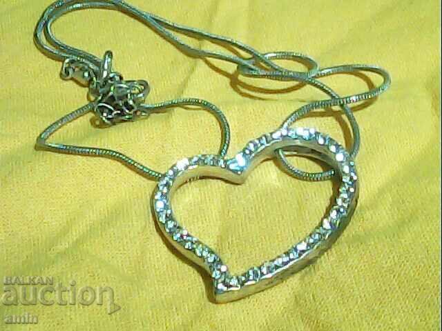 Όμορφα ασημένια κολιέ με κρύσταλλα με τιμή € 6.00 | 11.74 BGN