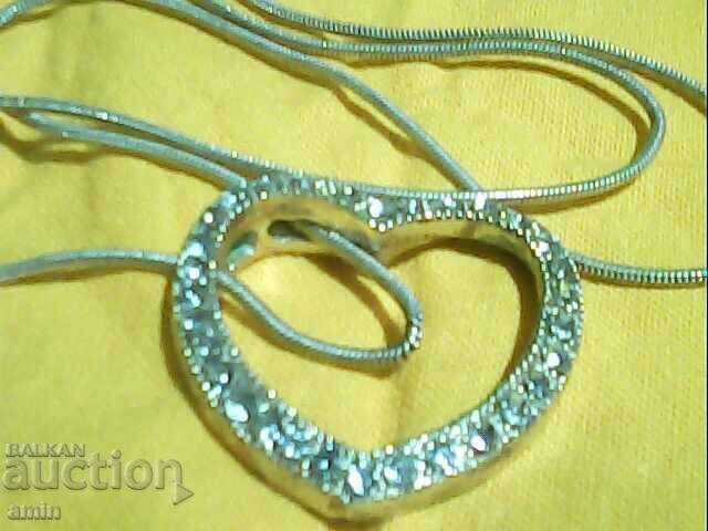 Δημοπρασία Όμορφα ασημένια κολιέ με κρύσταλλα