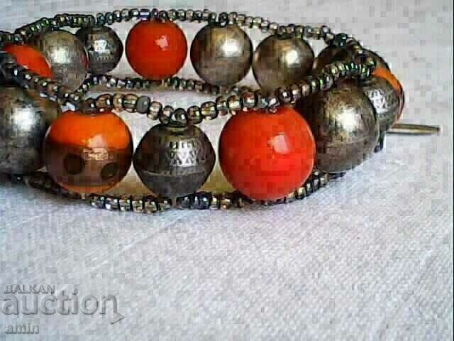 Bratara placata cu argint vechi si coral natural pentru costum cu preț € 6.00 | 11.73 BGN
