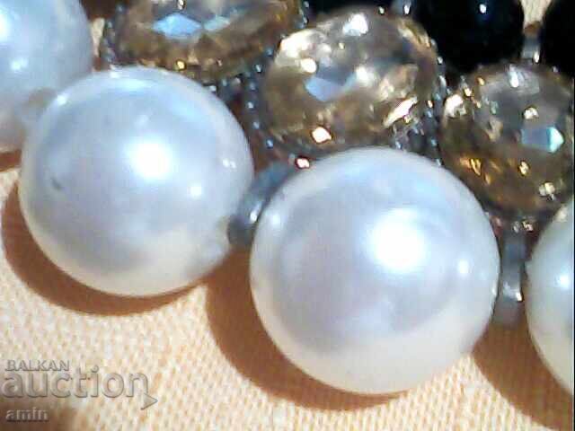 красиво колие от перли кристали онукс с цена € 7.00 | 13.69 лв. красиво колие от перли кристали онукс с цена € 7.00 | 13.69 лв.